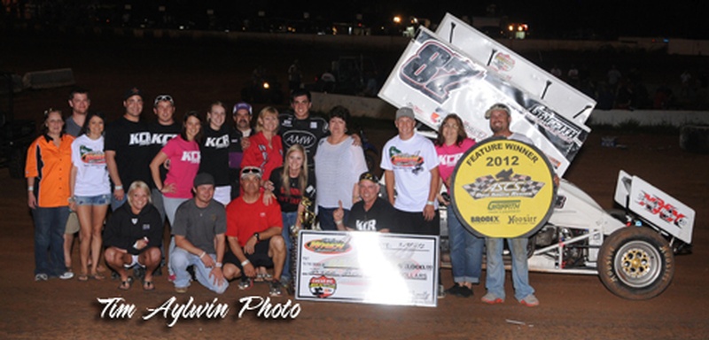 ASCS Gulf South winner Aaron Reutzel at Gator Motorplex in Willis, Texas - joined in victory lane by the Wren Family and friends